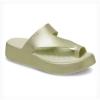 Crocs Women’s Getaway Toe Loop Platform Sandals(Champagne Metallic)